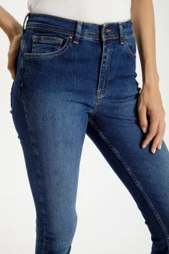 Jeansy damskie ciemnoniebieskie Super Skinny Fit Judy P 429-117<Cross Jeans Hot