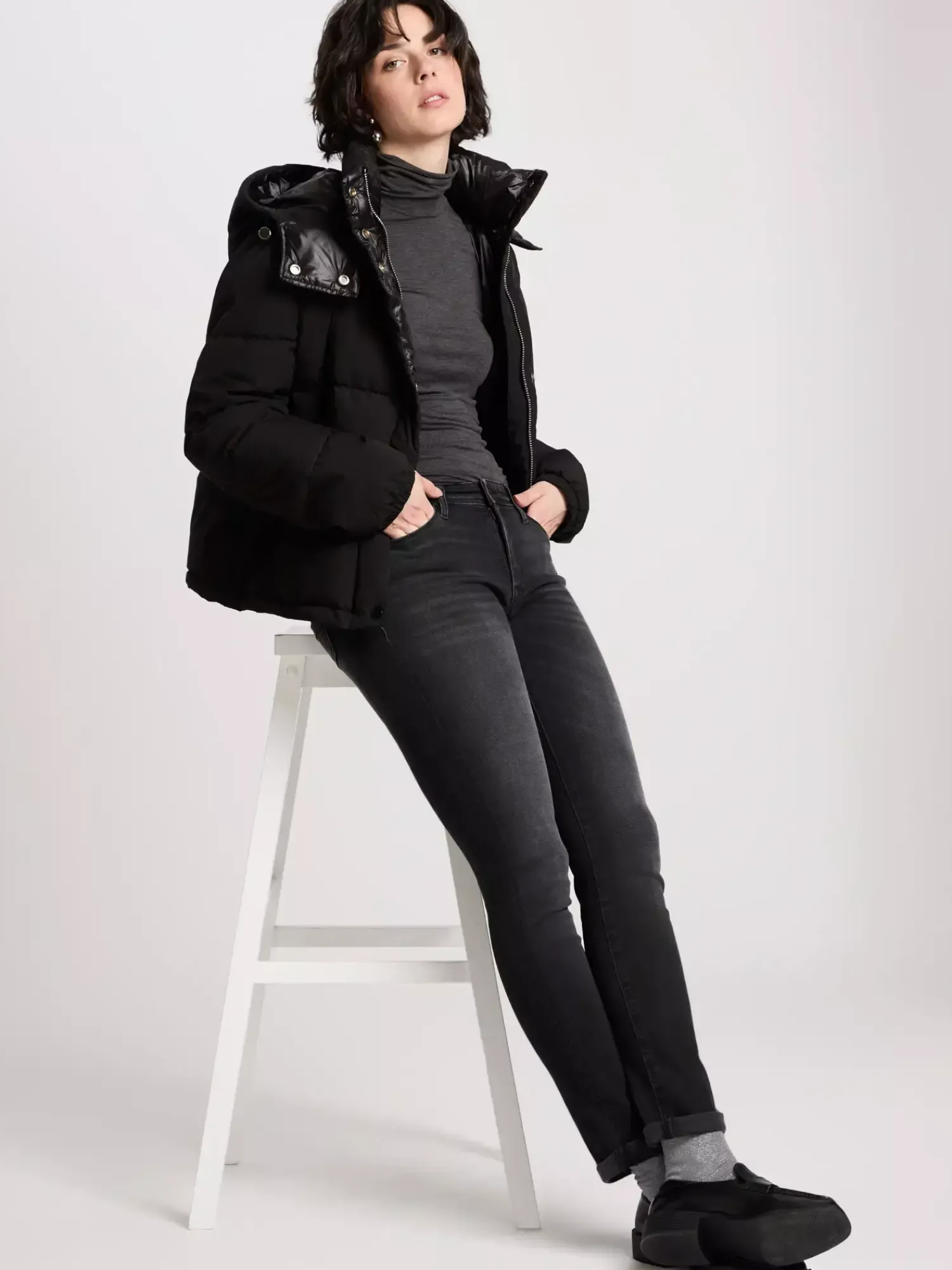 Jeansy damskie ciemnoszare Slim Fit Anya P 489-238<Cross Jeans Outlet