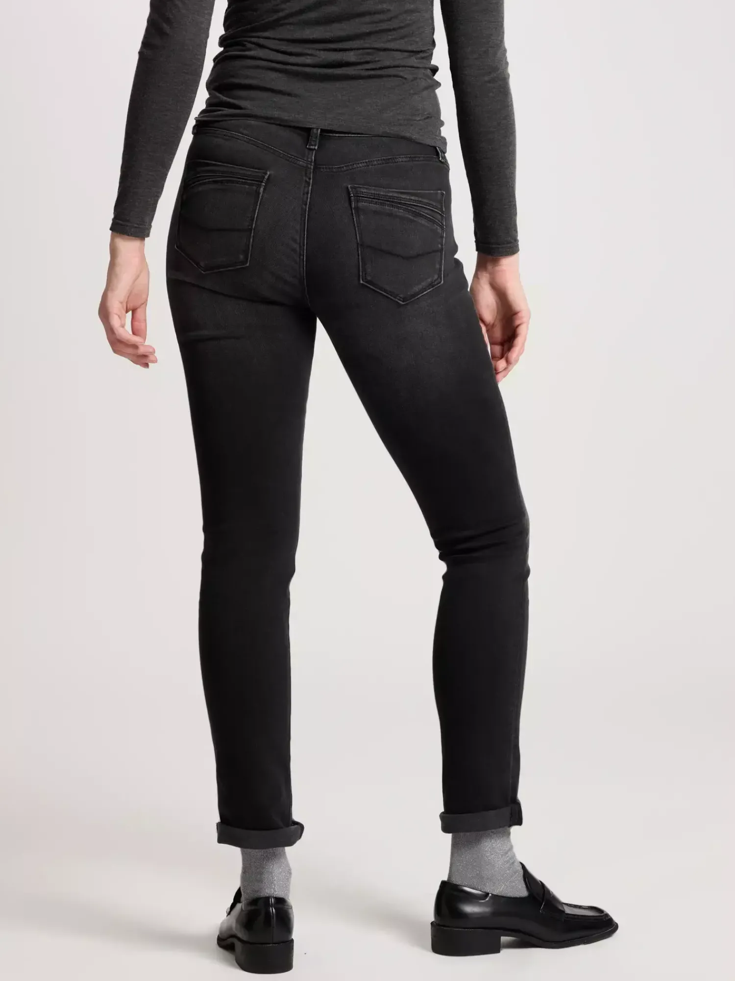 Jeansy damskie ciemnoszare Slim Fit Anya P 489-238<Cross Jeans Outlet