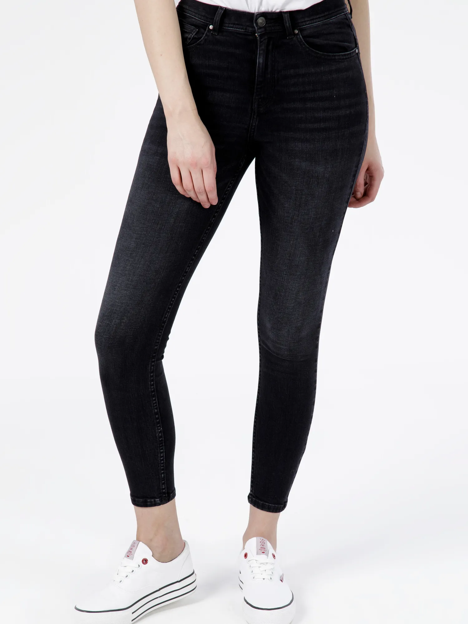Jeansy damskie czarne Super Skinny Fit Judy P 429-100<Cross Jeans Clearance