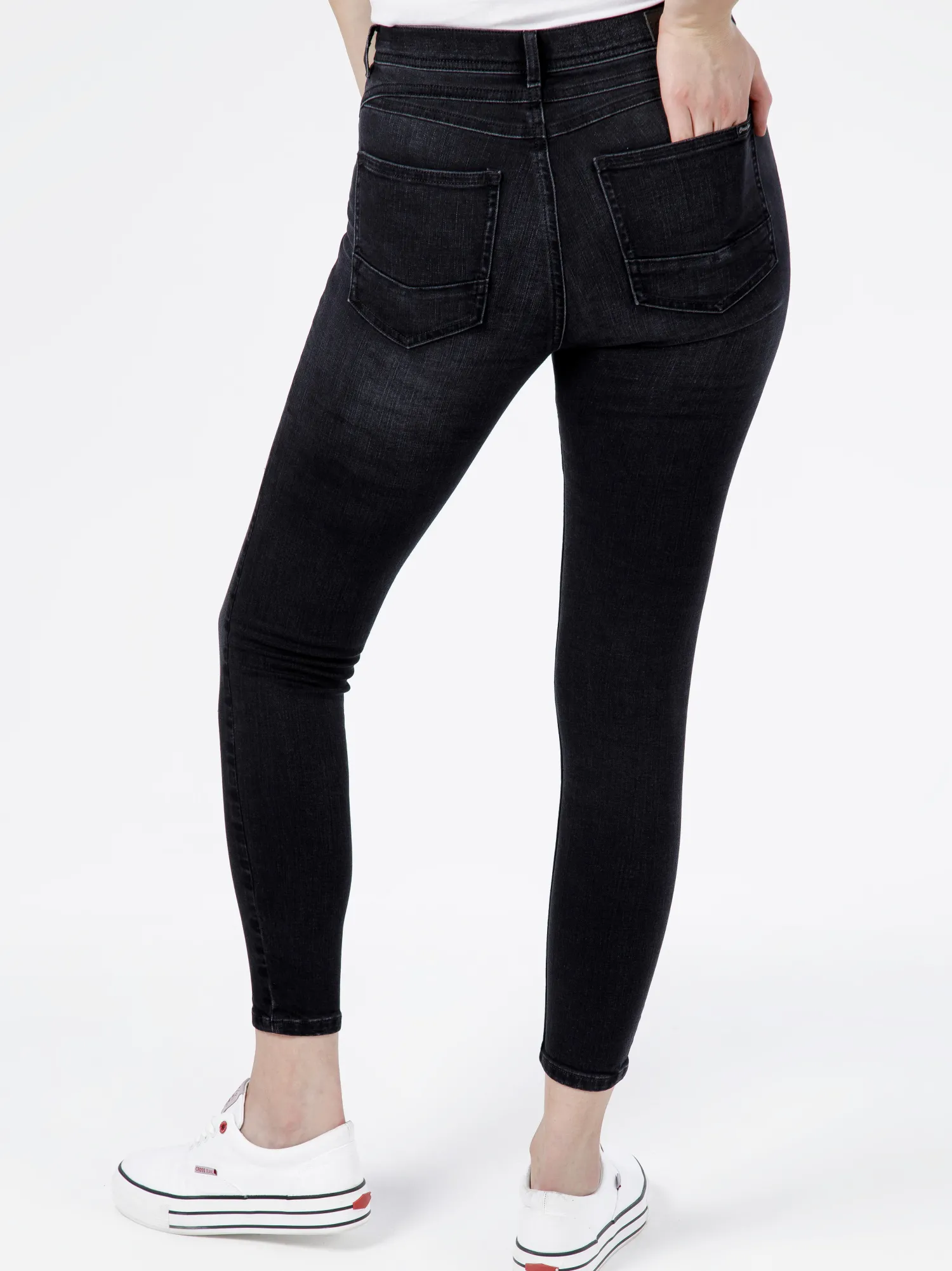 Jeansy damskie czarne Super Skinny Fit Judy P 429-100<Cross Jeans Clearance