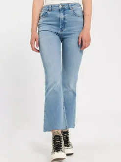 Jeansy damskie jasnoniebieskie Cropped Flare Fit P 518-006<Cross Jeans Fashion