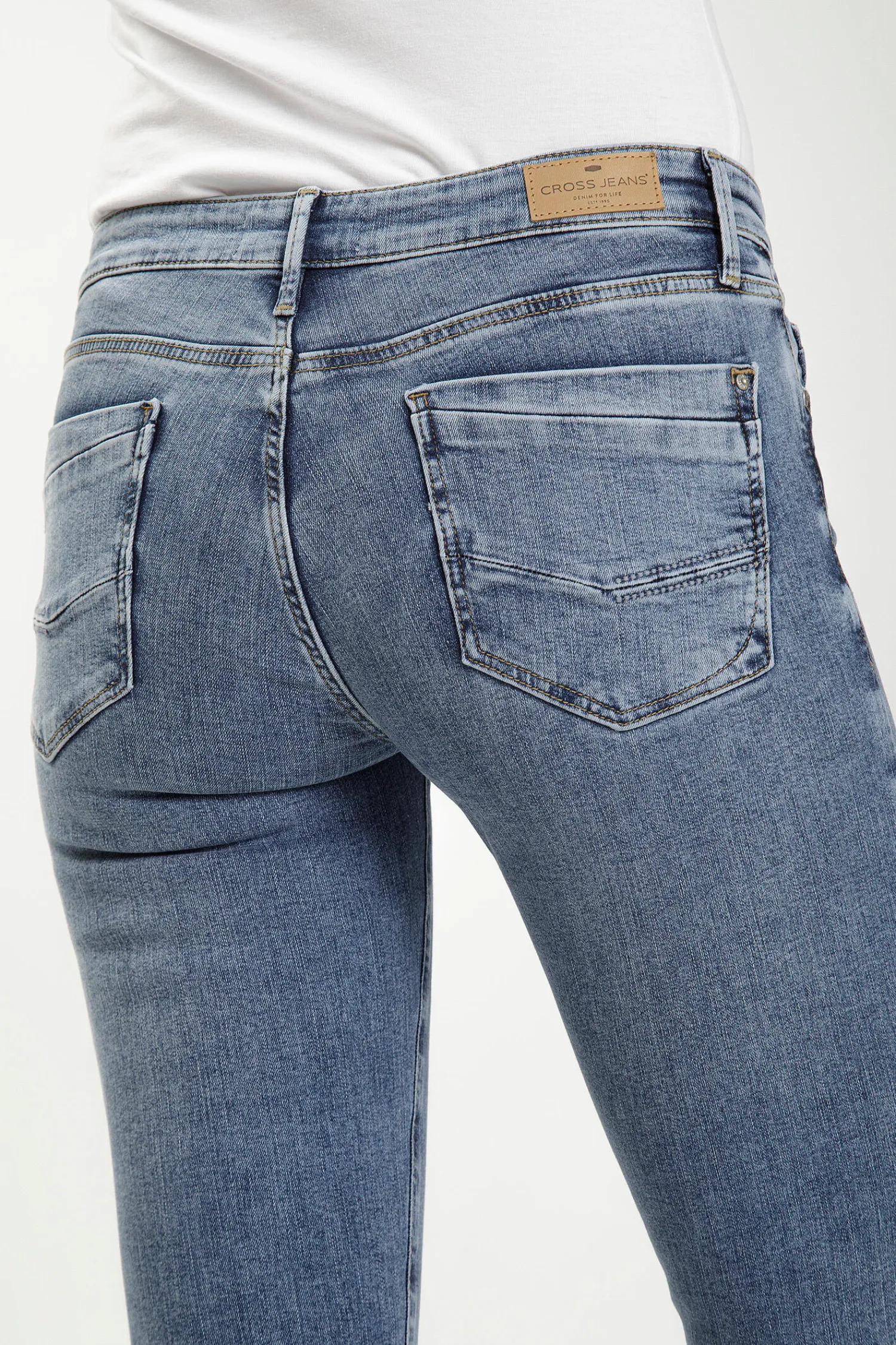 Jeansy damskie jasnoniebieskie Super Skinny Fit Alyss P 474-120<Cross Jeans Fashion