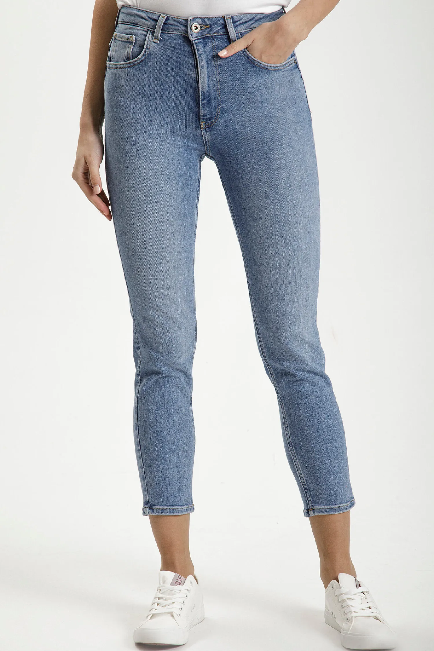 Jeansy damskie niebieskie Mom Jeans New mom P 509-008<Cross Jeans New