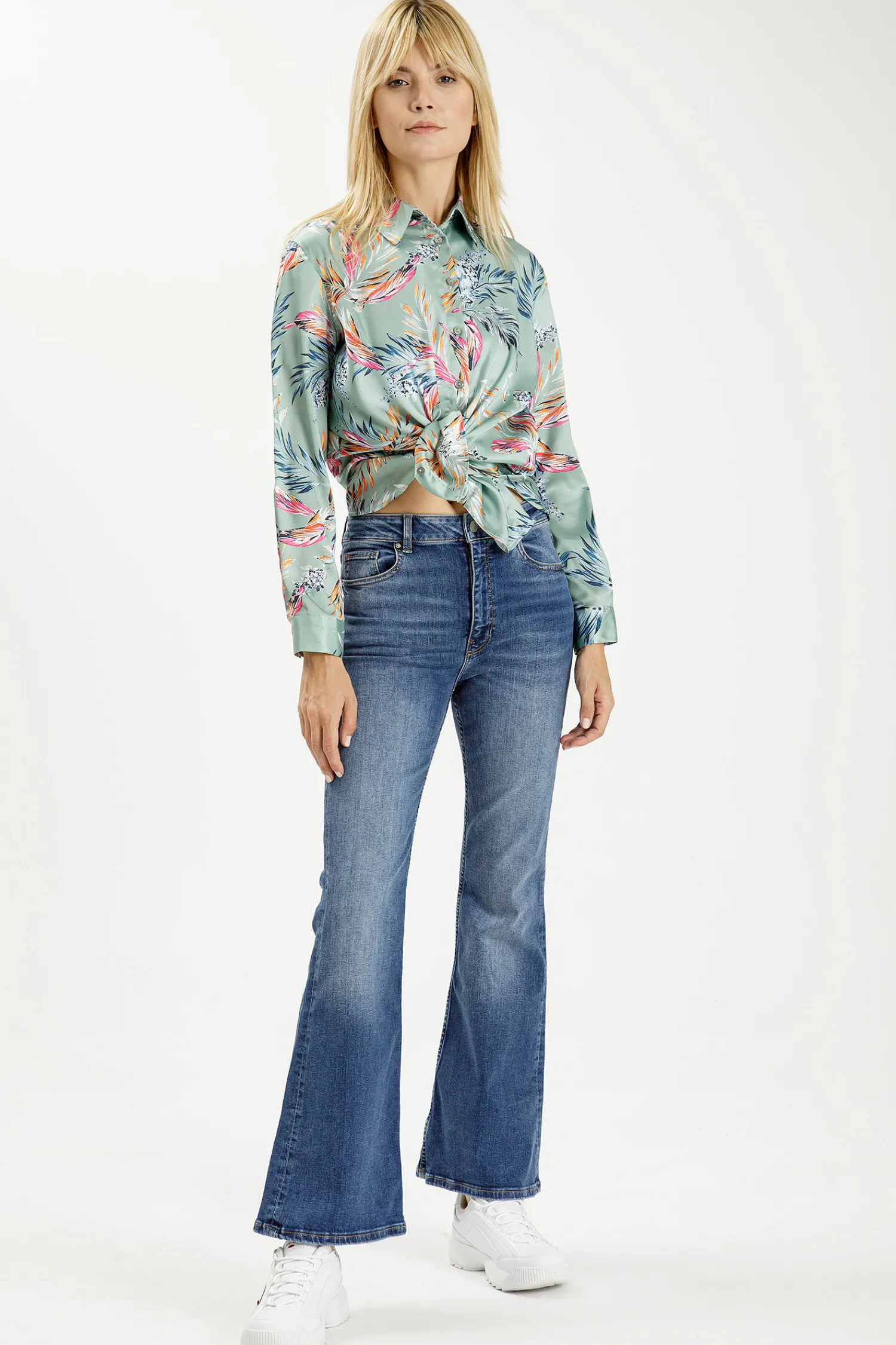 Jeansy damskie niebieskie Flare Fit P 455-006<Cross Jeans Discount