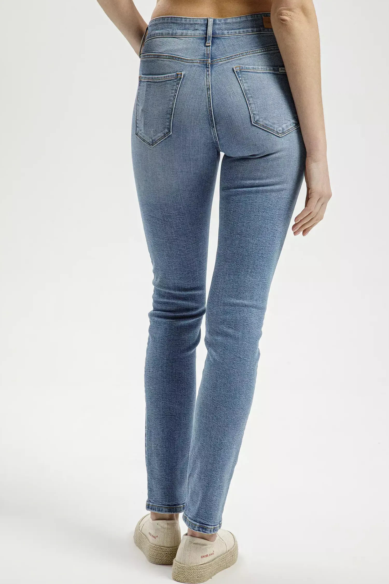 Jeansy damskie niebieskie Slim fit Anya P 489-223<Cross Jeans Best