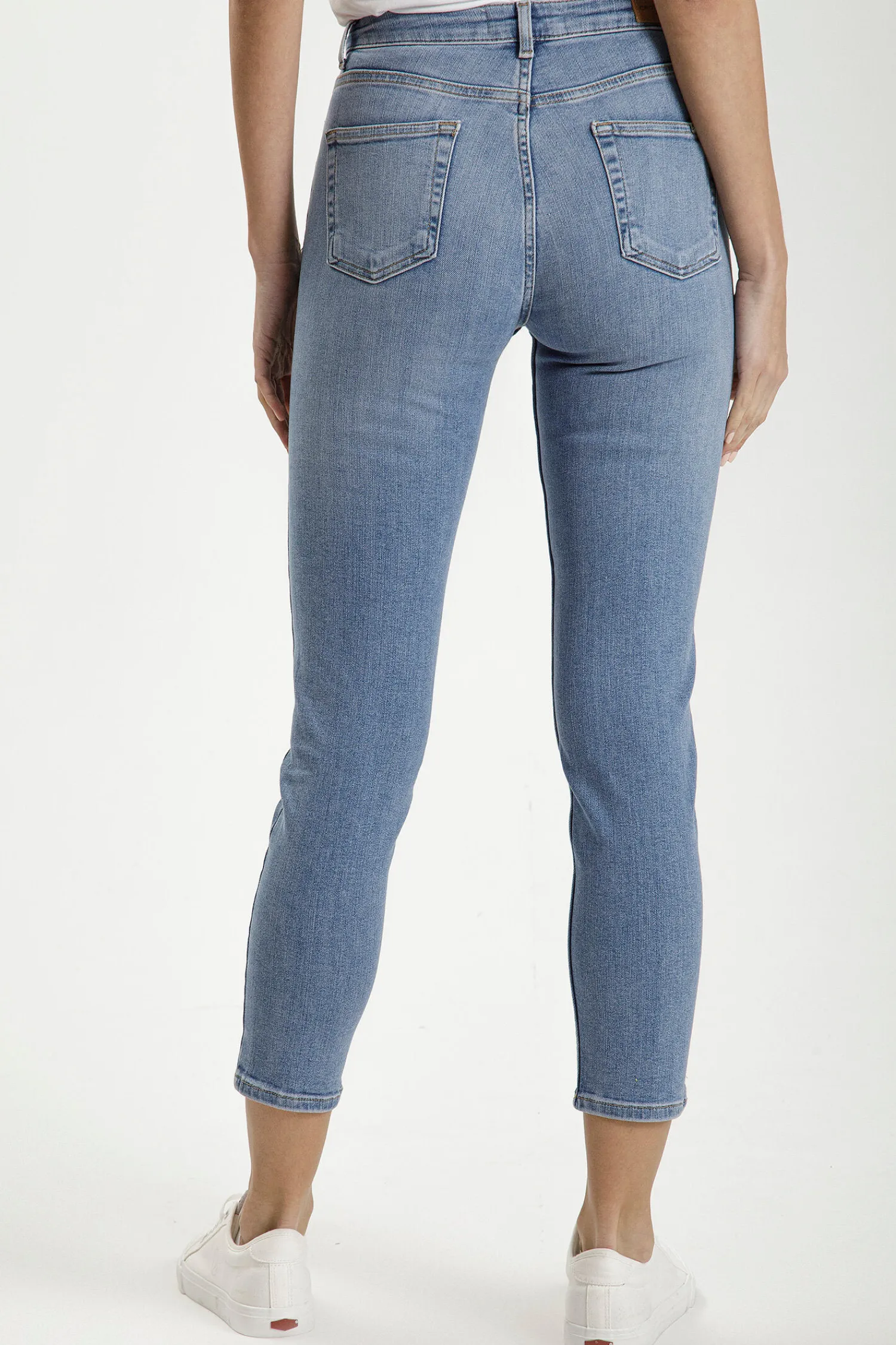 Jeansy damskie niebieskie Mom Jeans New mom P 509-008<Cross Jeans New