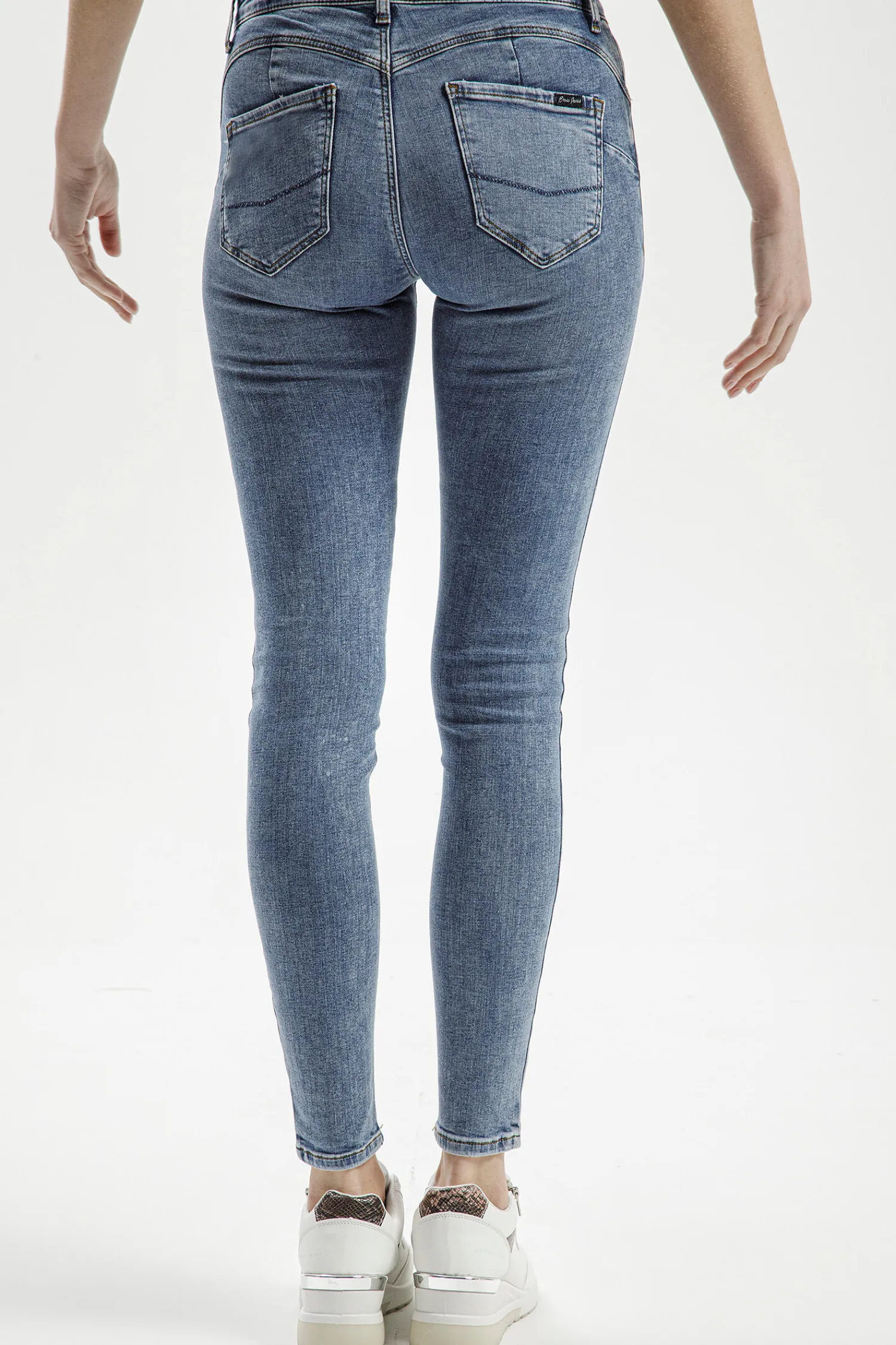 Jeansy damskie niebieskie Super Skinny Fit Page P 419-035<Cross Jeans Hot