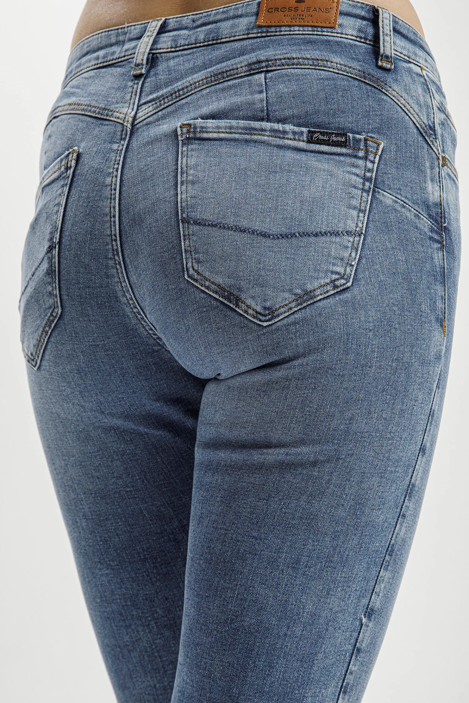 Jeansy damskie niebieskie Super Skinny Fit Page P 419-035<Cross Jeans Hot