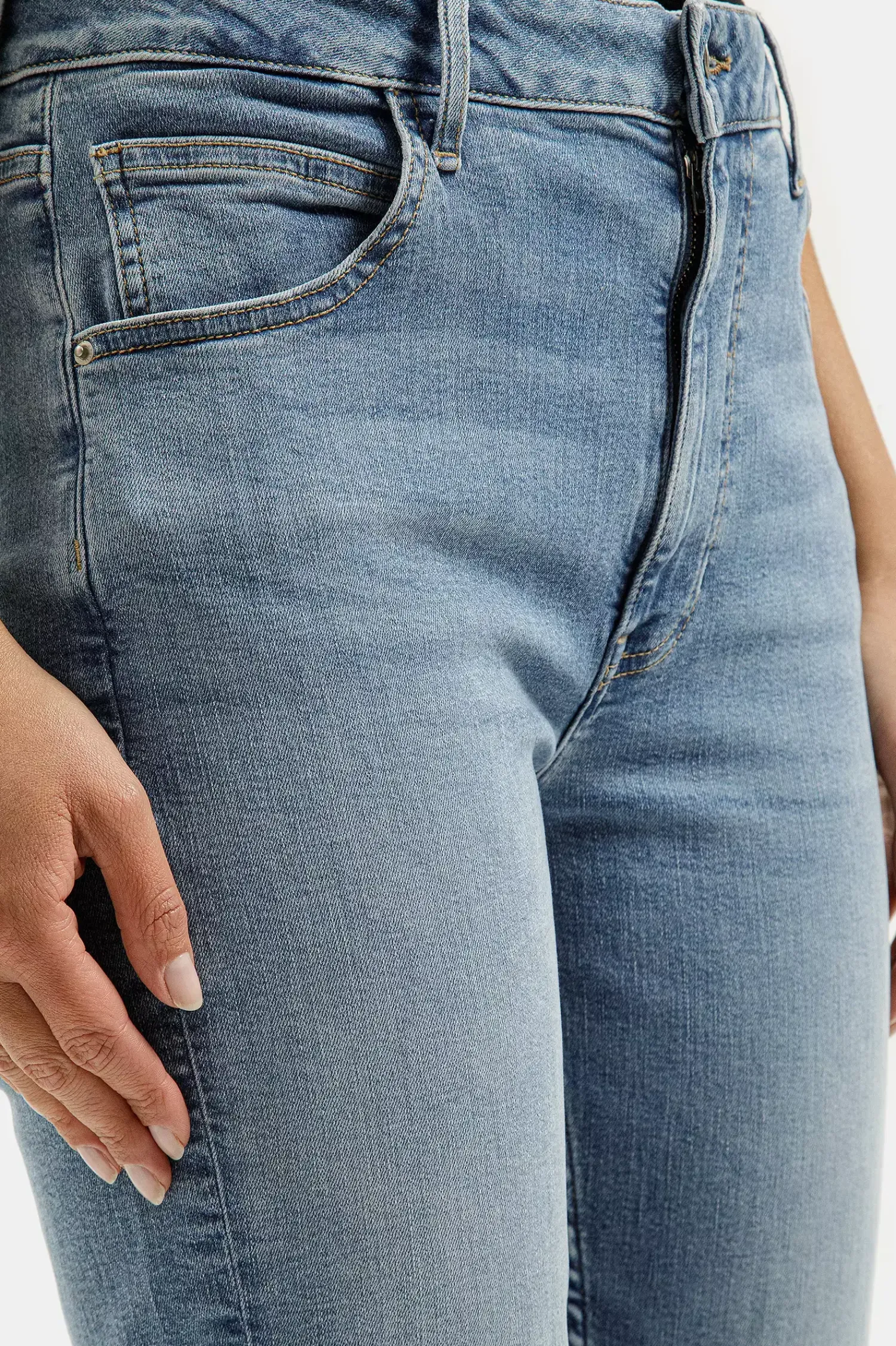 Jeansy damskie niebieskie Mom Jeans Joyce N 432-089<Cross Jeans Discount