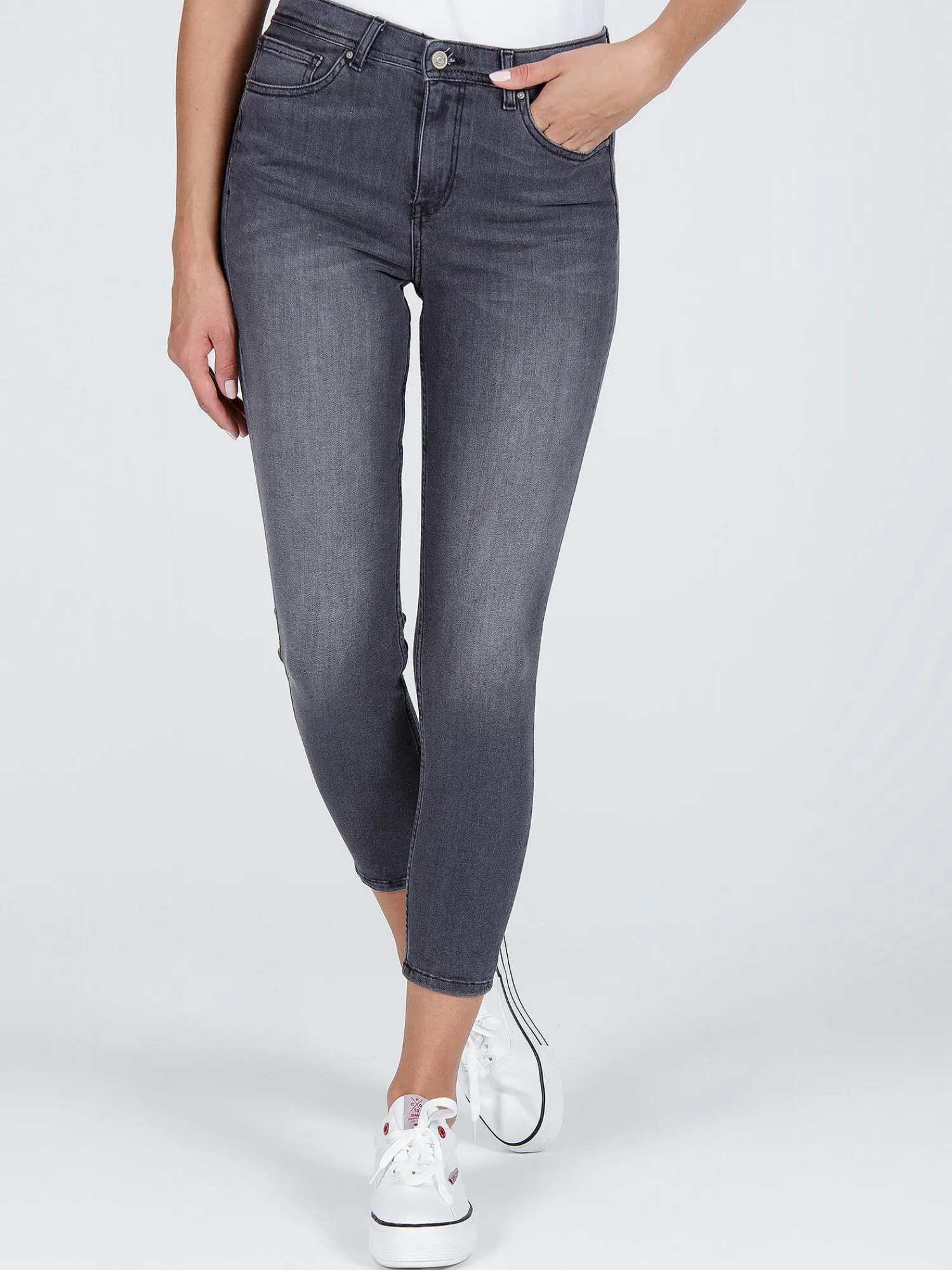 Jeansy damskie z wysokim stanem Judy P 429-048<Cross Jeans Online
