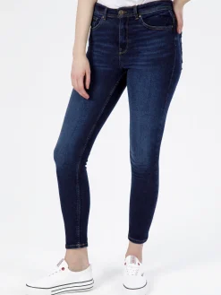 Jeansy damskie z wysokim stanem Judy P 429-092<Cross Jeans Hot