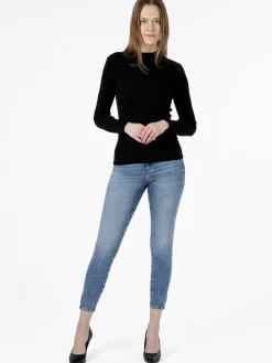 Jeansy damskie z wysokim stanem Judy P 429-095<Cross Jeans Fashion