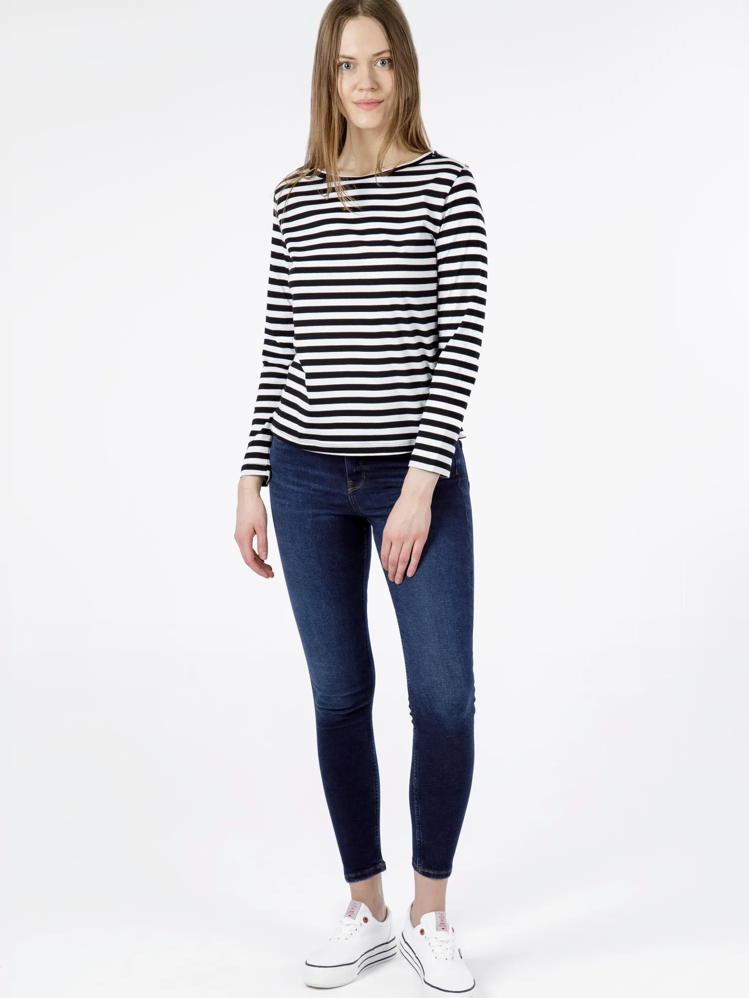 Jeansy damskie z wysokim stanem Judy P 429-092<Cross Jeans Hot