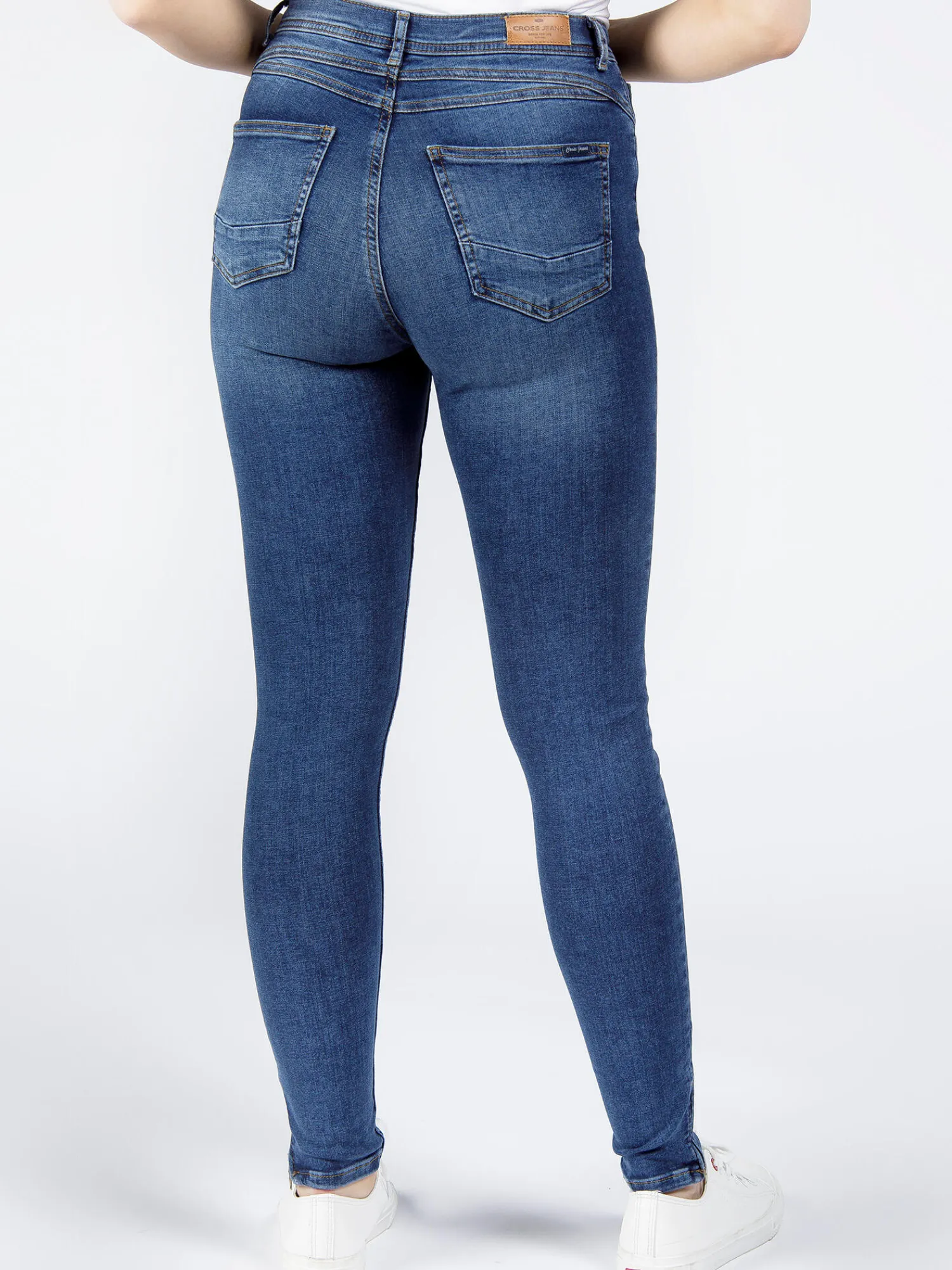 Jeansy damskie z wysokim stanem Judy P 429-105<Cross Jeans New