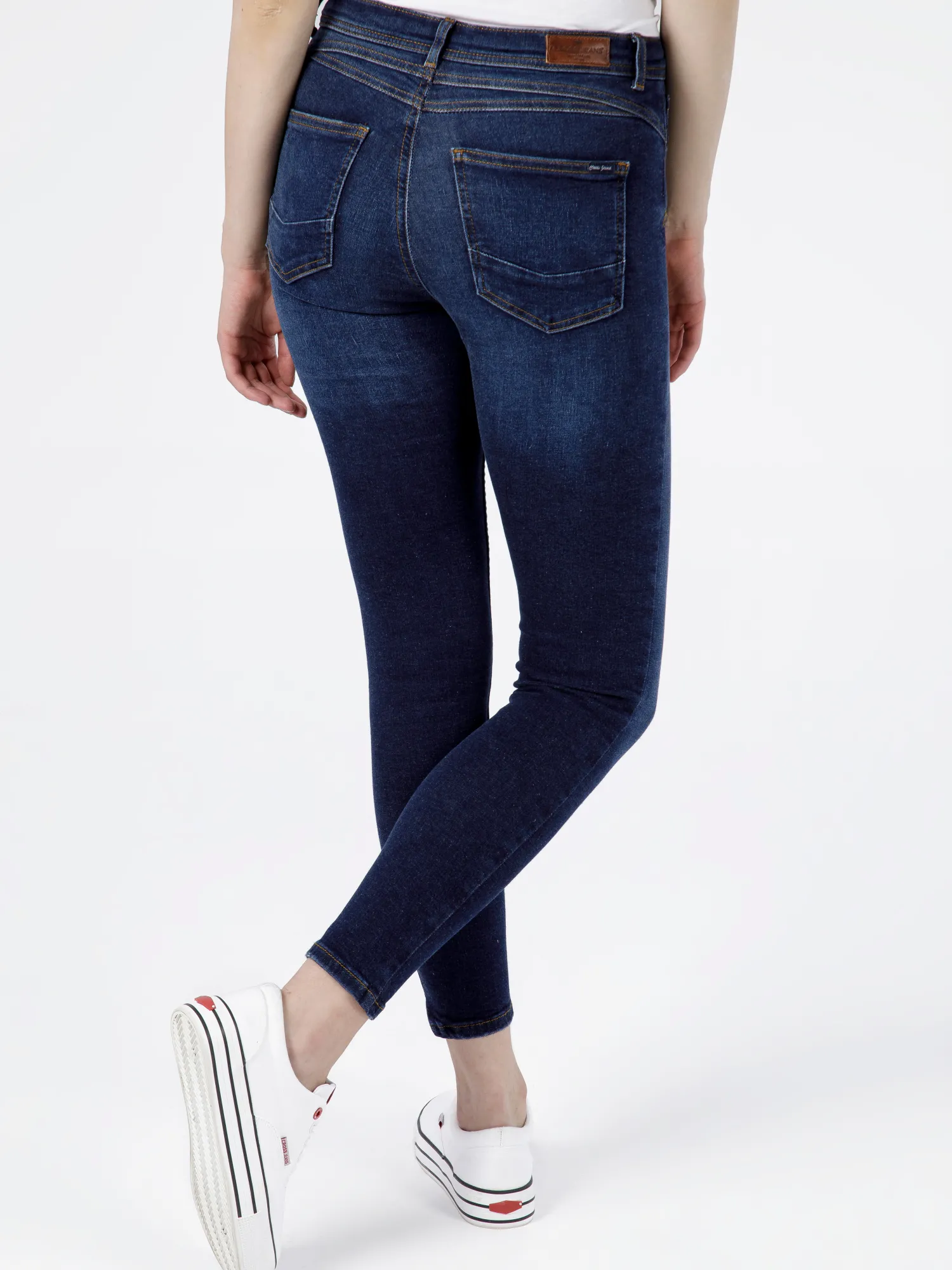 Jeansy damskie z wysokim stanem Judy P 429-092<Cross Jeans Hot