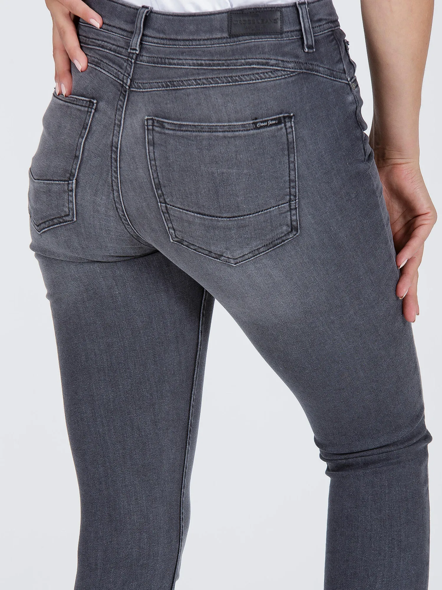 Jeansy damskie z wysokim stanem Judy P 429-048<Cross Jeans Online