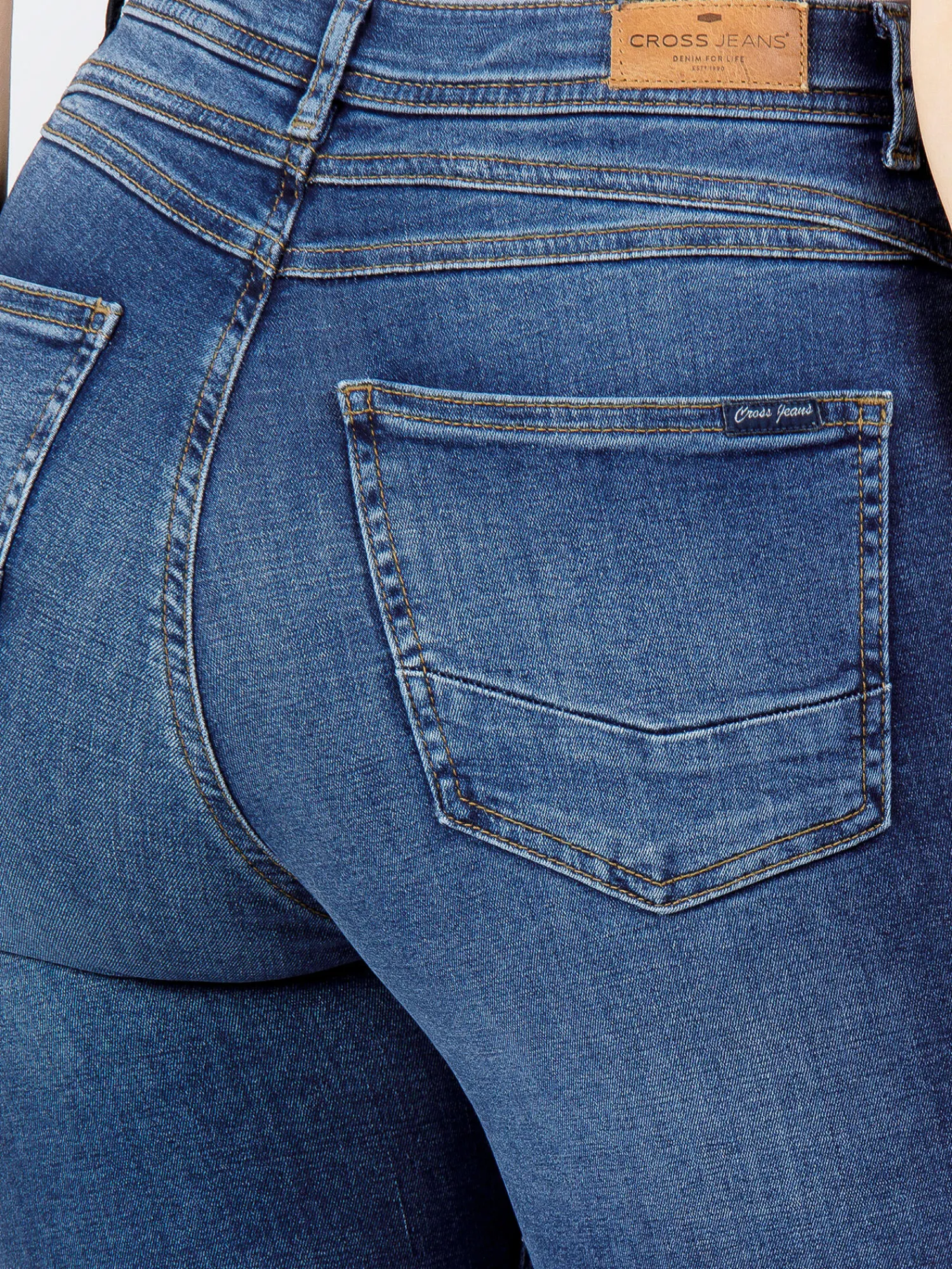 Jeansy damskie z wysokim stanem Judy P 429-105<Cross Jeans New