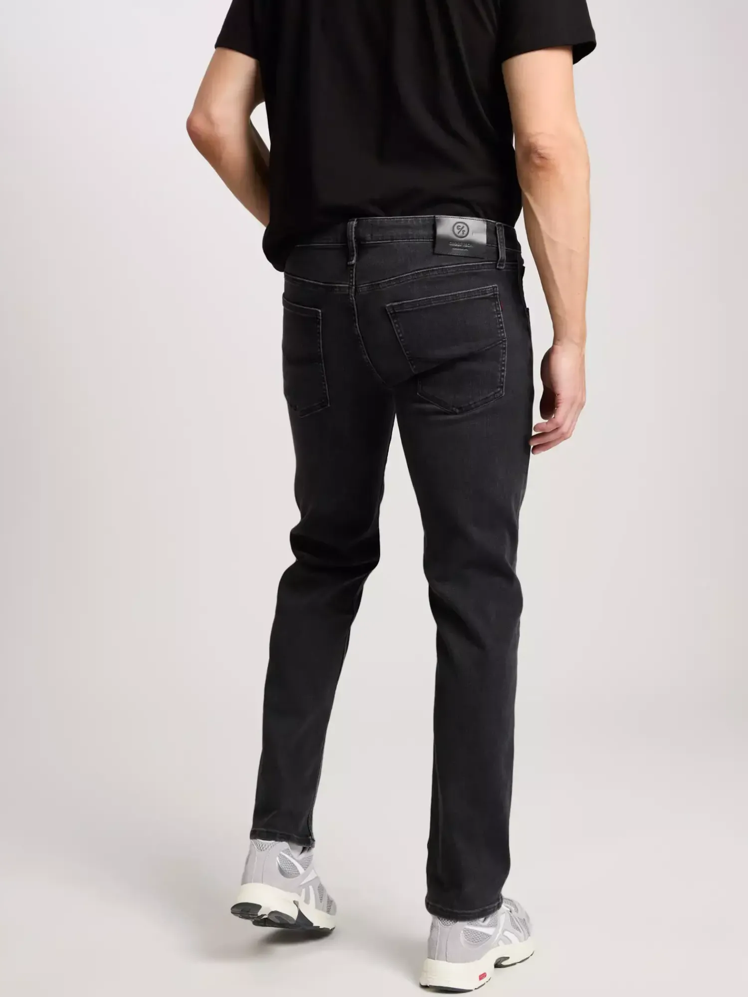 Jeansy męskie ciemnoszare Slim Fit Damien E 198-093<Cross Jeans New