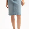 Spódnica damska jeansowa jasnoniebieska B 304-005 LIGHT MID BLUE<Cross Jeans New