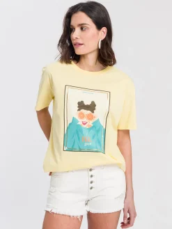 T-shirt damski żółty z nadrukiem 55919-011 LIGHT YELLOW<Cross Jeans Online